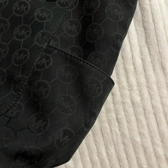 Black MICHAEL Kors Jet Set Tote Bag with Signature Canvas Print - Picture 11 of 16